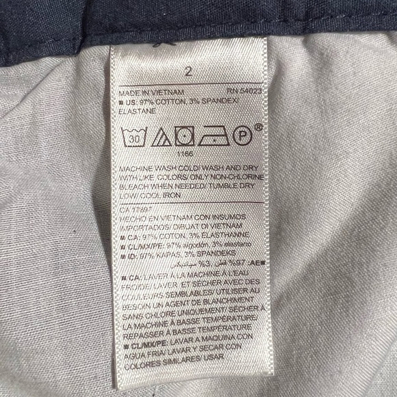 OLD Navy -Navy shorts -2 - Picture 3 of 4